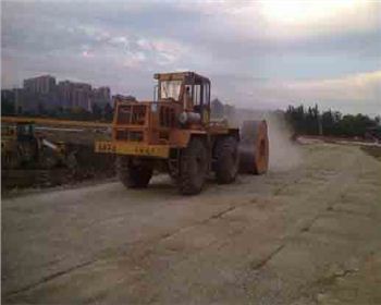 成都沖擊壓路機(jī)租賃客戶(hù)見(jiàn)證