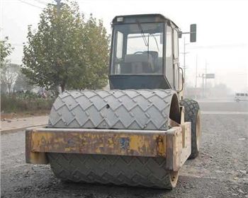 多錘頭破碎機(jī)租賃價(jià)格是多少？使用要注意些什么？