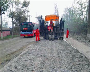昊遠(yuǎn)400型多錘頭舊水泥路面破碎改造升級