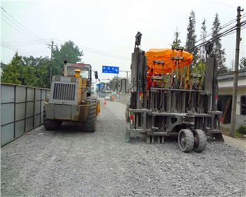 昊遠(yuǎn)多錘頭破碎機(jī)和Z形壓在施工