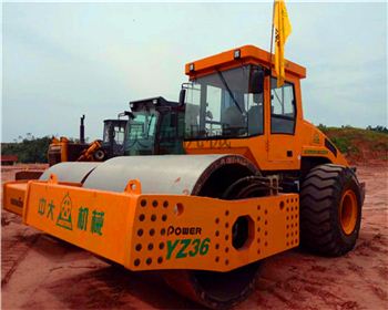 成都壓路機租賃公司